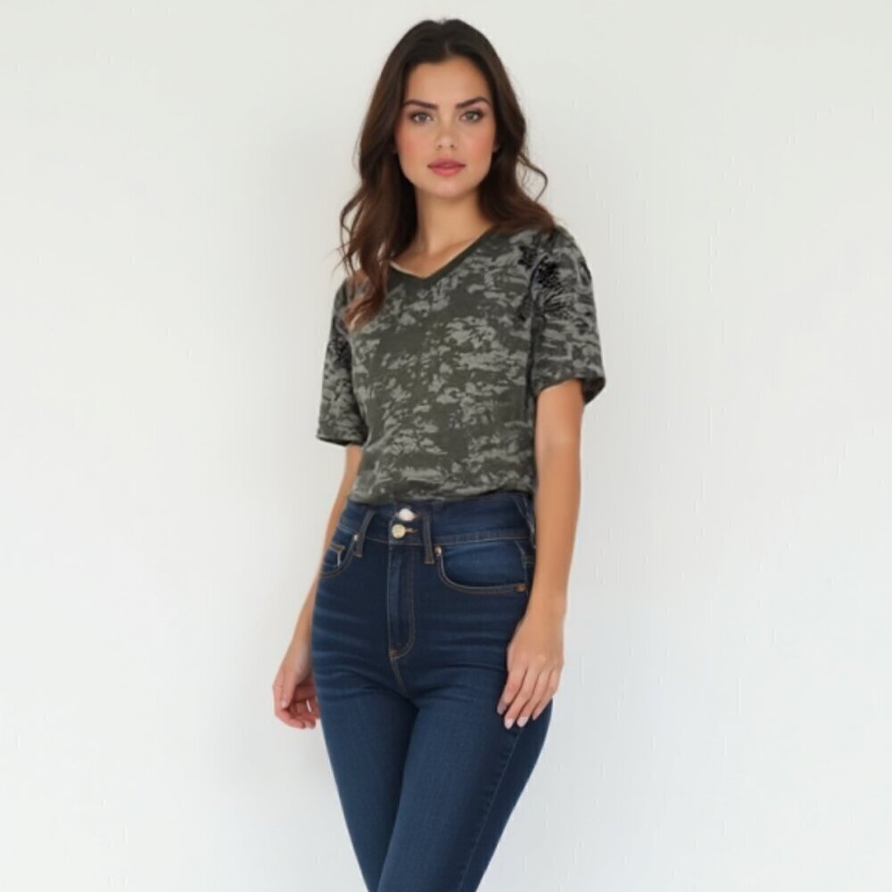 💕NWT Le Chateau Tee S